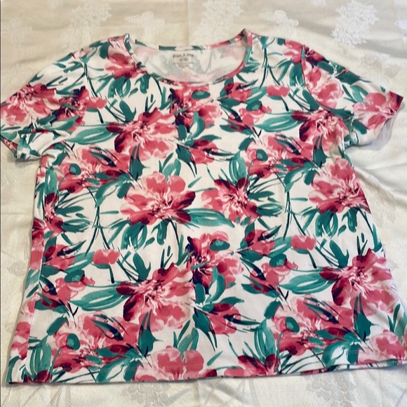 White Stag Tops - White Stag XL Cotton Pink and Green Short Sleeve T-Shirt Vintage but Like New